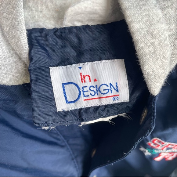 VINTAGE IN DESIGN BLUE GRAY SPORTS APPLIQUÉ HOODED JACKET SIZE 3T - Picture 3 of 3
